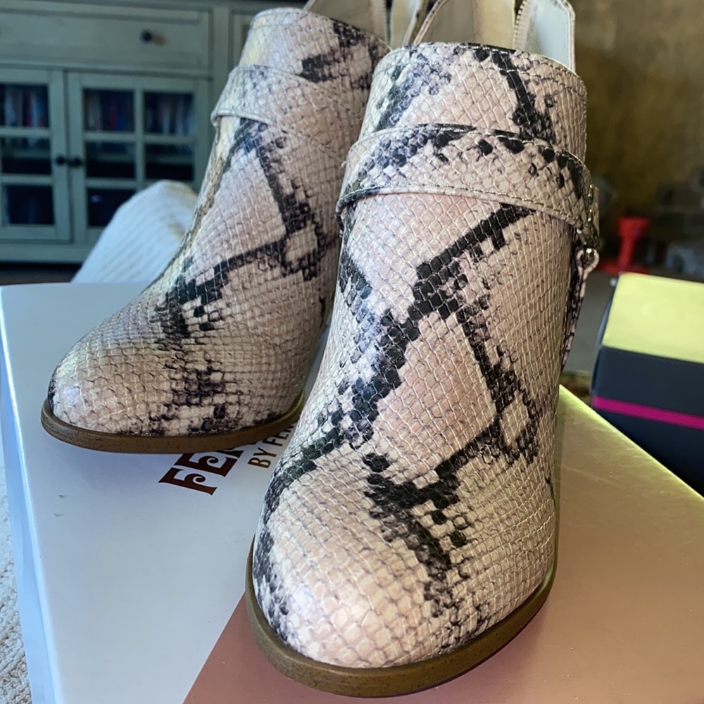 Fergalicious Booties - Picture 2 of 6